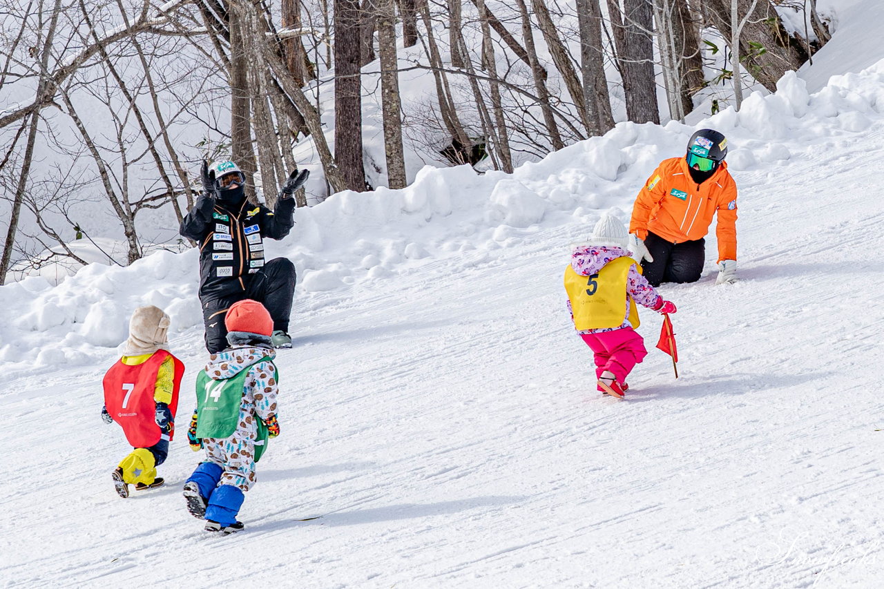 井山敬介さん＆清水宏保さんと一緒に雪遊び♪新しいカタチの子育てネットワークコミュニティ『Kids com』イベント、親子で楽しい［スノースポーツフェスティバル］in サッポロテイネ